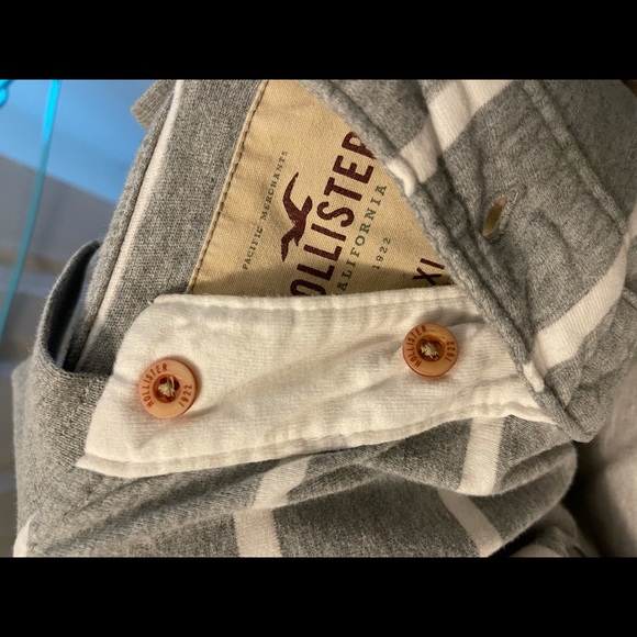 Large Hollister Polo - Picture 5 of 8